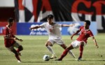 bola indonesia malam ini Kiper Chelsea Thibaut Courtois menyelamatkan bola dan menendangnya dengan cepat untuk mencegah tim kalah
